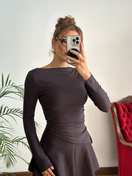 Kayık Yaka Asimetrik Kesim Top