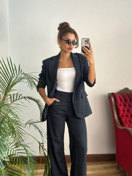 Lacivert Çizgili Takım